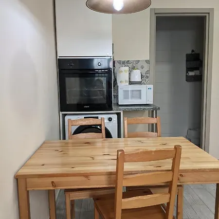 Graceful First Floor Apartment Appartamento *